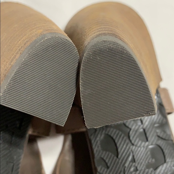 Taupe Gianni Bini 4” heels, new condition - Picture 7 of 8